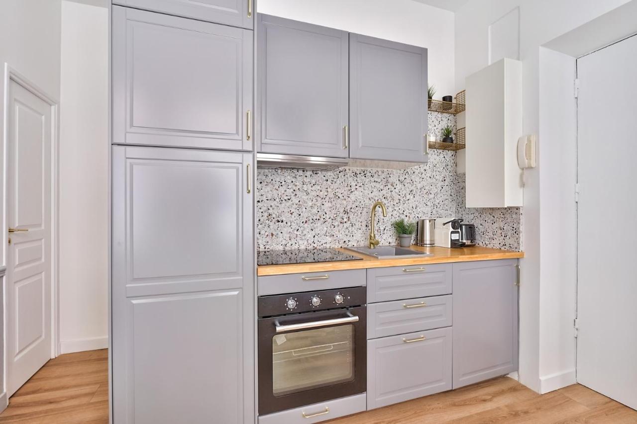Apartment New ! Outstanding 2br & 1br In 15