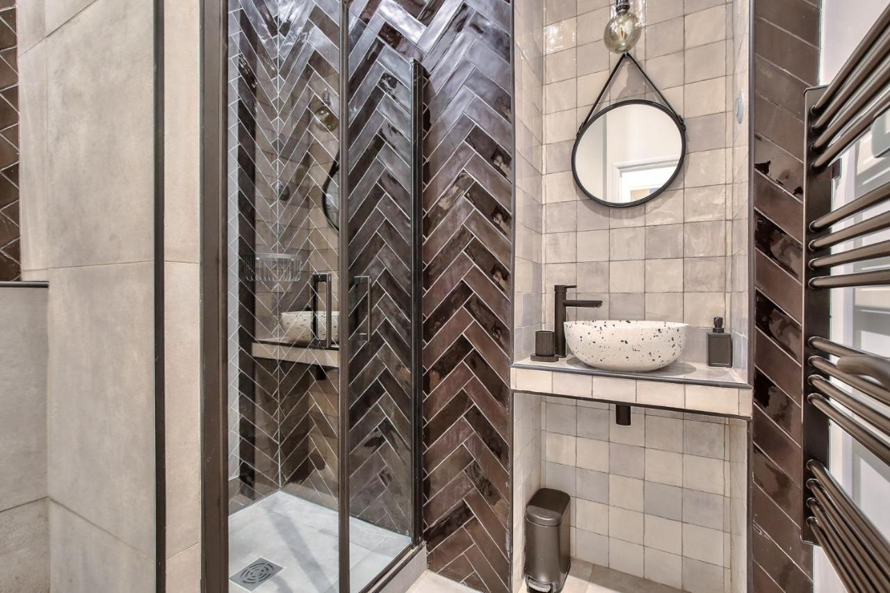 Apartment New ! Outstanding 2br & 1br In 15 *